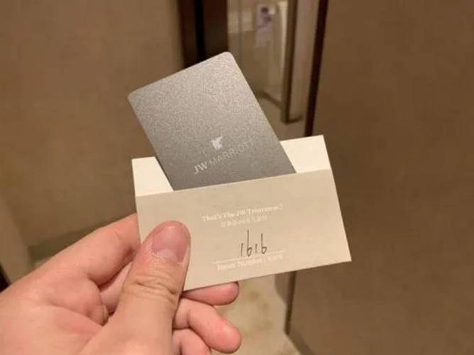 看清楚房卡。 “三张房卡哪里买？”把房卡分享给大家。